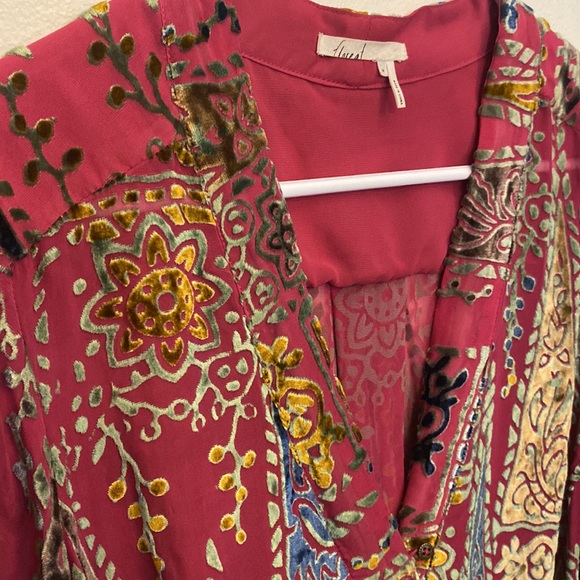 Anthropologie Floreat Velvet Japonica Wrap Blouse Magenta Gold Silk Size Medium - Picture 6 of 6